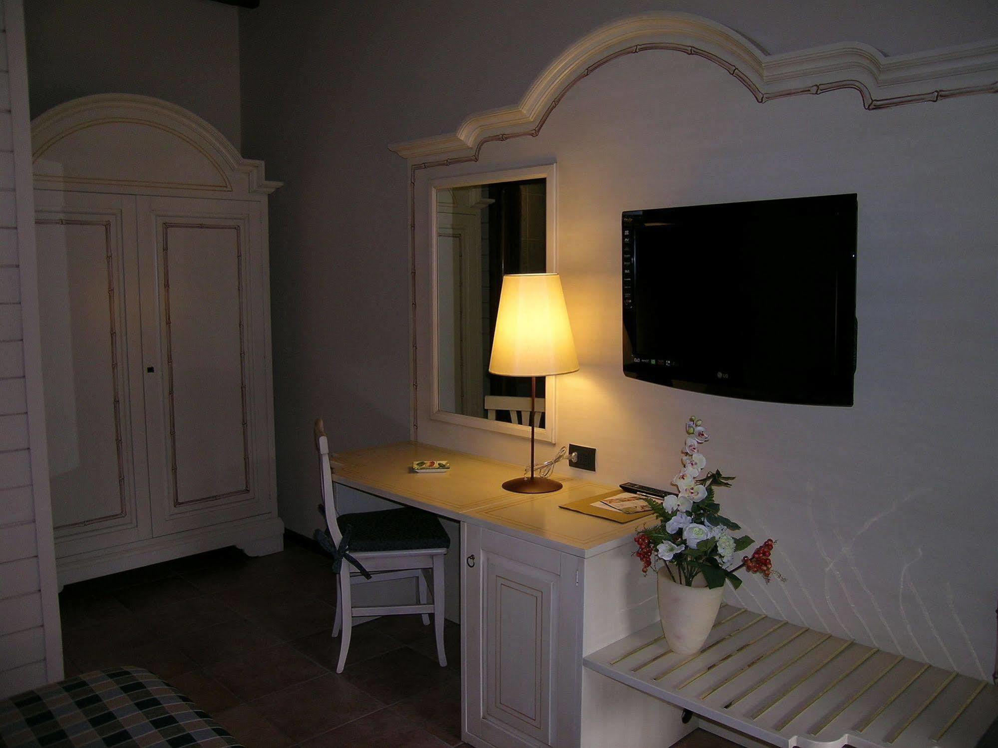 Motel 7 Laghi Castelletto Di Branduzzo Ngoại thất bức ảnh